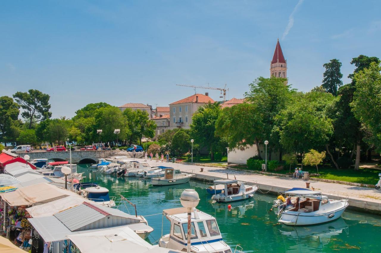 Bazzar Apartments Trogir Bagian luar foto